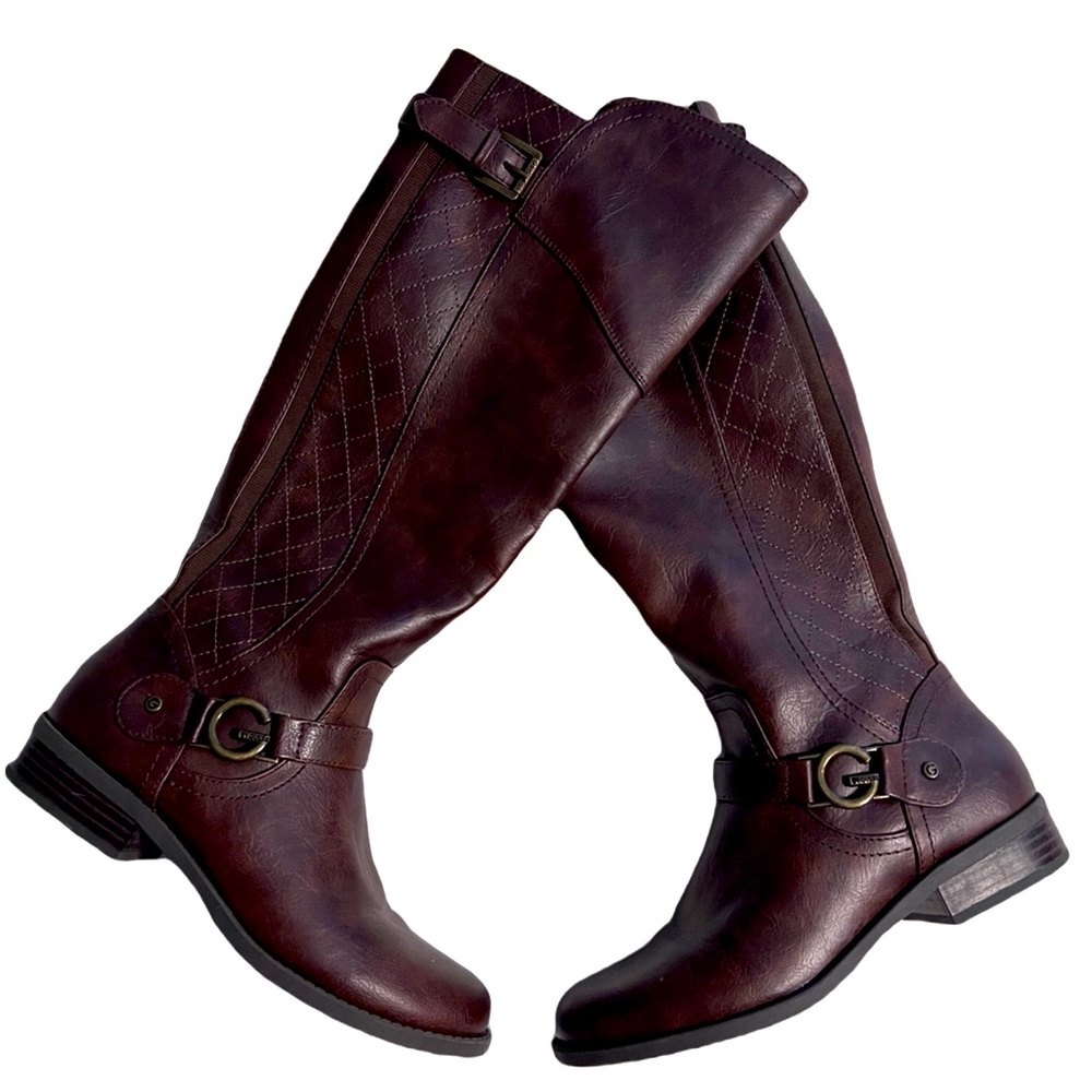 GBG GUESS WOMEN’S BROWN BUCKLE CHARM BOOTS, 8